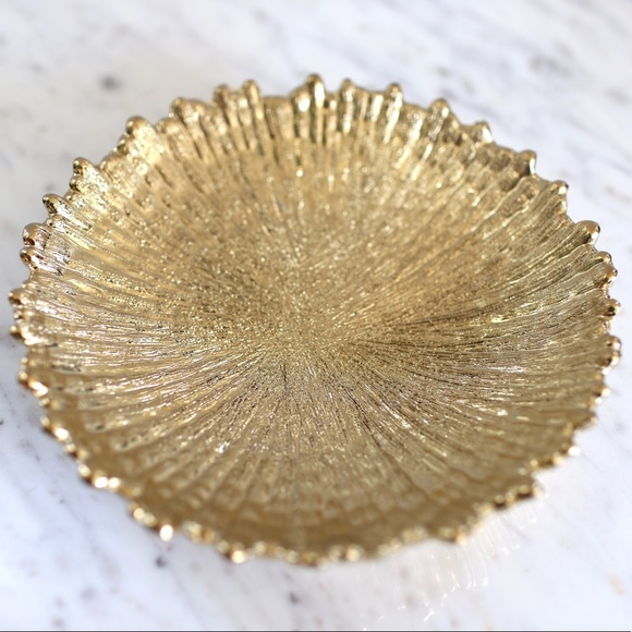 Textured gold dish - Picture 3 of 7